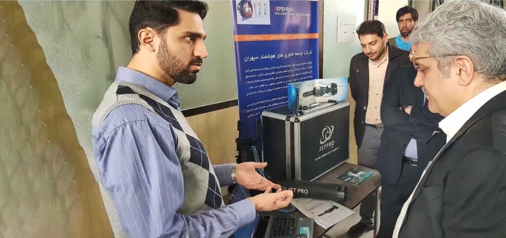 بازدید دکتر سورنا ستاری از کارگاه شرکت توسعه فناوری های هوشمند سپهران